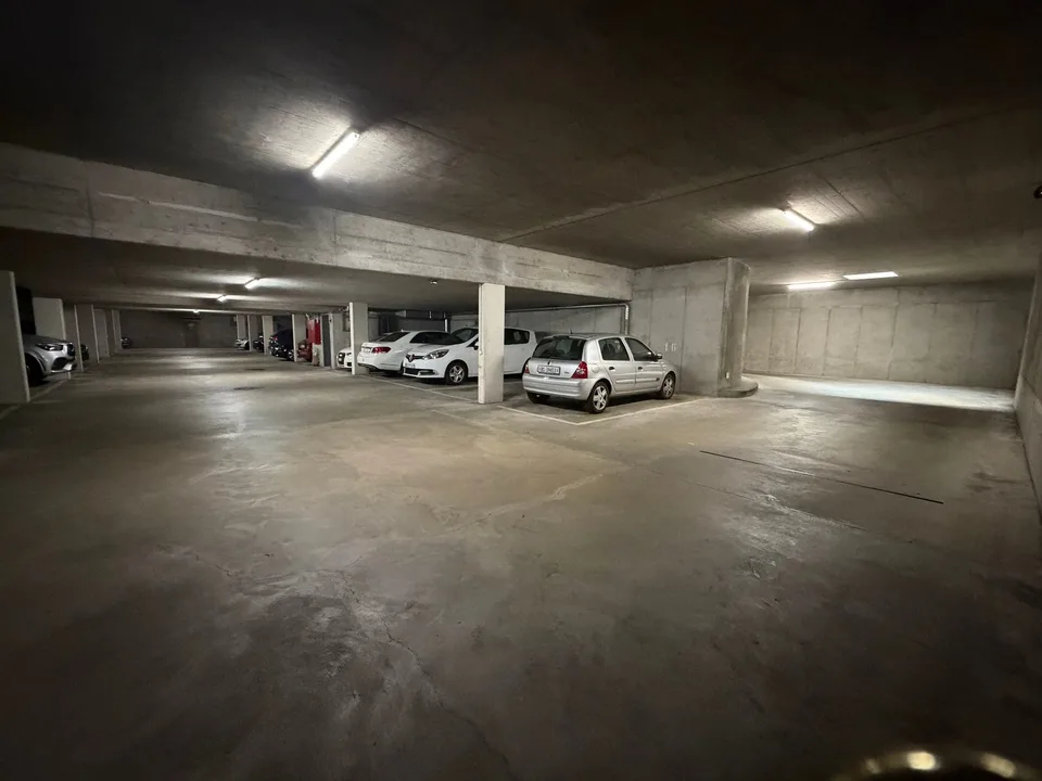 Tiefgaragenplatz mit gesicherter Zufahrt in Basel mieten – Foto 4 von 6