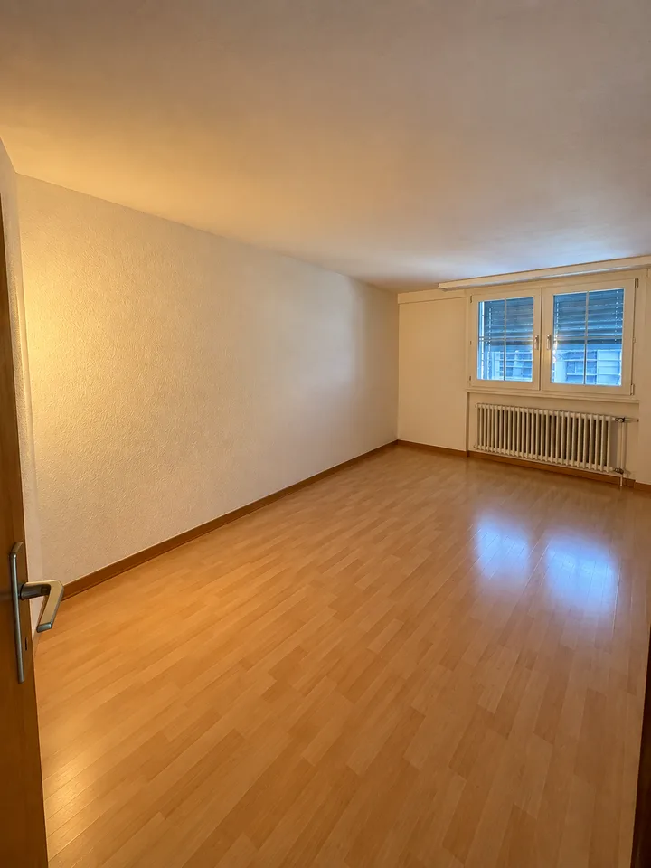 Grosszügige 3-Zimmer-Dachwohnung mit ca. 100 m² und Balkon in Bassersdorf – Foto 7 von 10