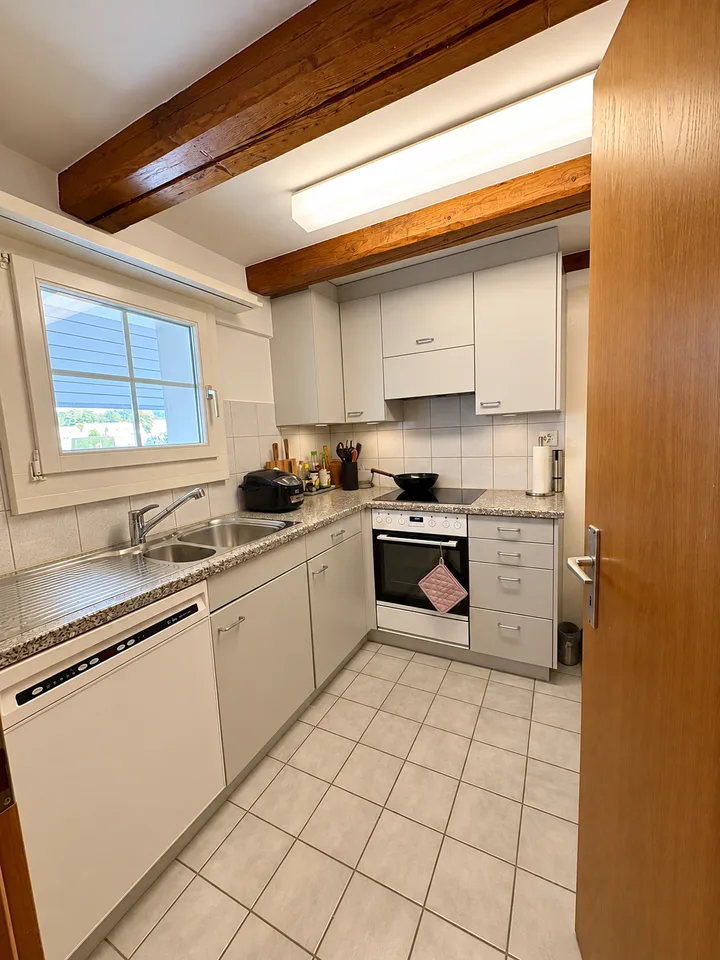Grosszügige 3-Zimmer-Dachwohnung mit ca. 100 m² und Balkon in Bassersdorf – Foto 5 von 10