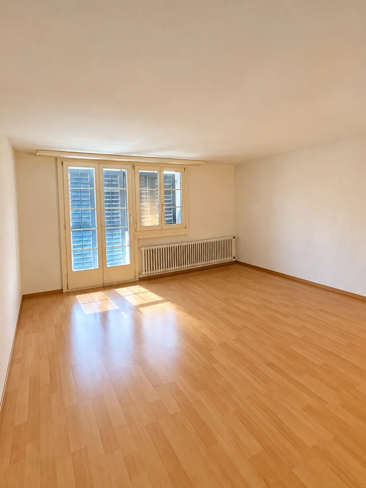Grosszügige 3-Zimmer-Dachwohnung mit ca. 100 m² und Balkon in Bassersdorf – Foto 6 von 10