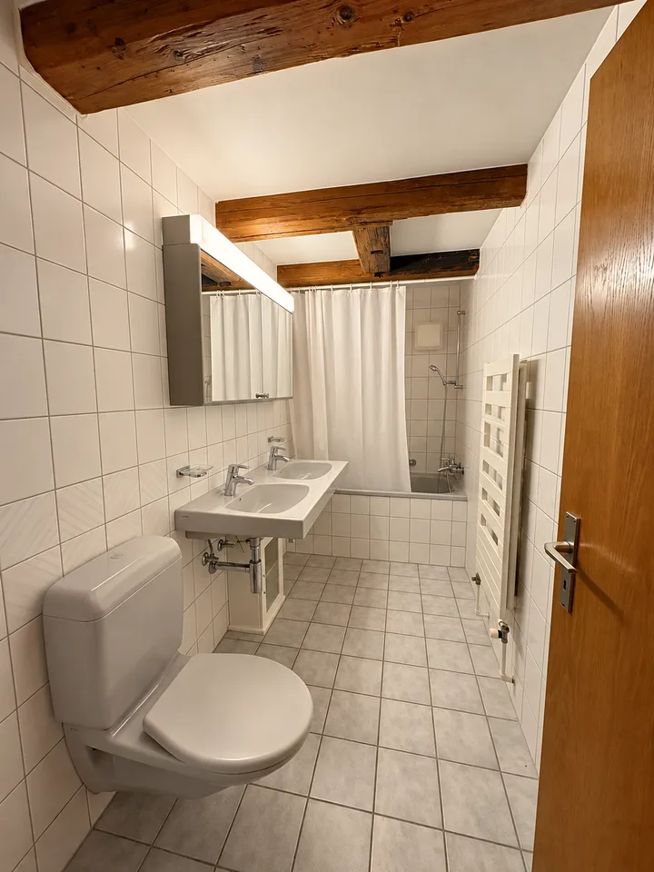 Grosszügige 3-Zimmer-Dachwohnung mit ca. 100 m² und Balkon in Bassersdorf – Foto 8 von 10