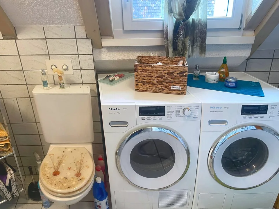 Charmante 3-Zimmer-Dachwohnung mit Sichtbalken und Schwedenofen – Foto 11 von 13