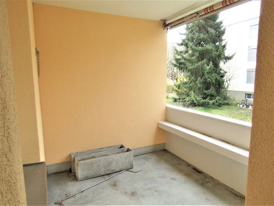 Helle 3.5-Zimmer-Wohnung mit Balkon in Allschwil – Foto 2 von 10