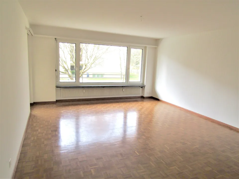Helle 3.5-Zimmer-Wohnung mit Balkon in Allschwil – Foto 3 von 10