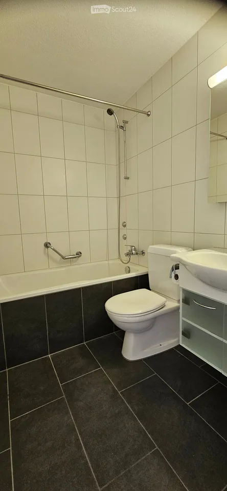 Lichtdurchflutete 2½-Zimmer-Wohnung mit Weitblick – Foto 5 von 6