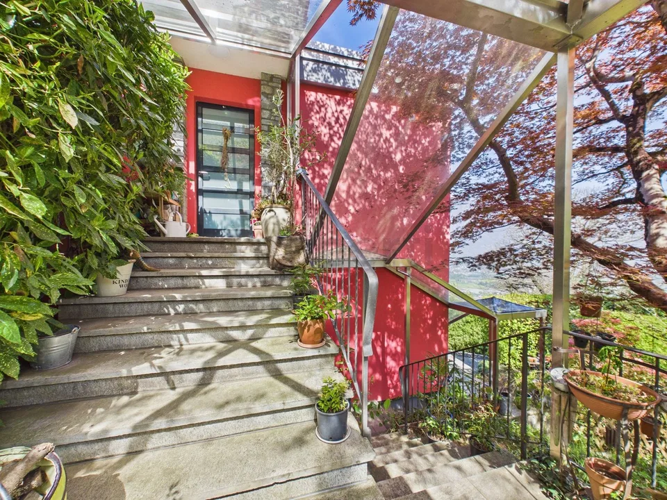 Elegante villa bifamiliare 12 locali con ampio parco di proprietà – foto 2 di 13