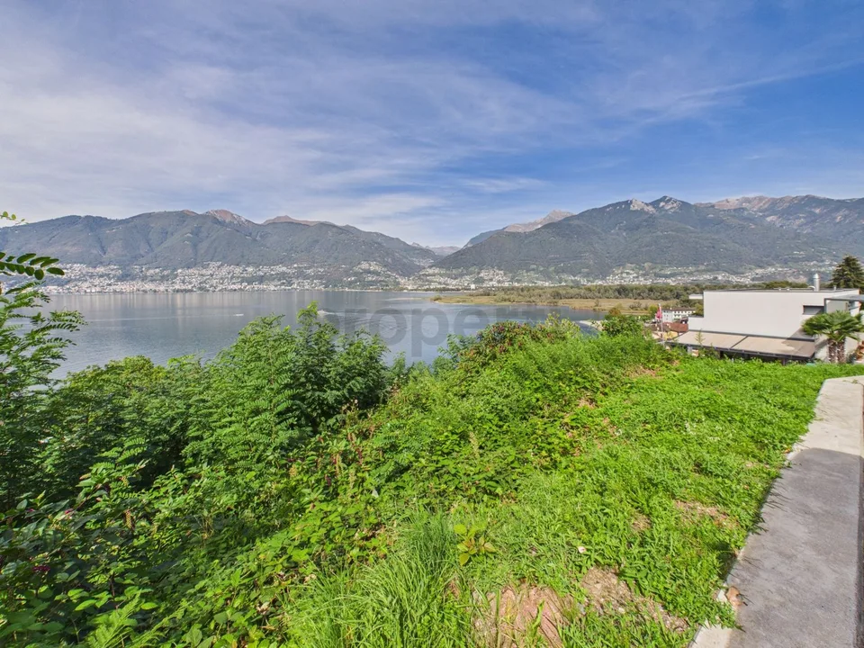 Building plot with panoramic view of Lake Maggiore and the mountains – photo 10 of 13
