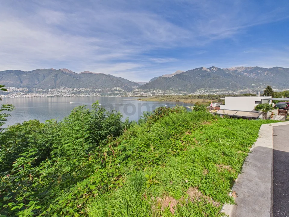Building plot with panoramic view of Lake Maggiore and the mountains – photo 5 of 13