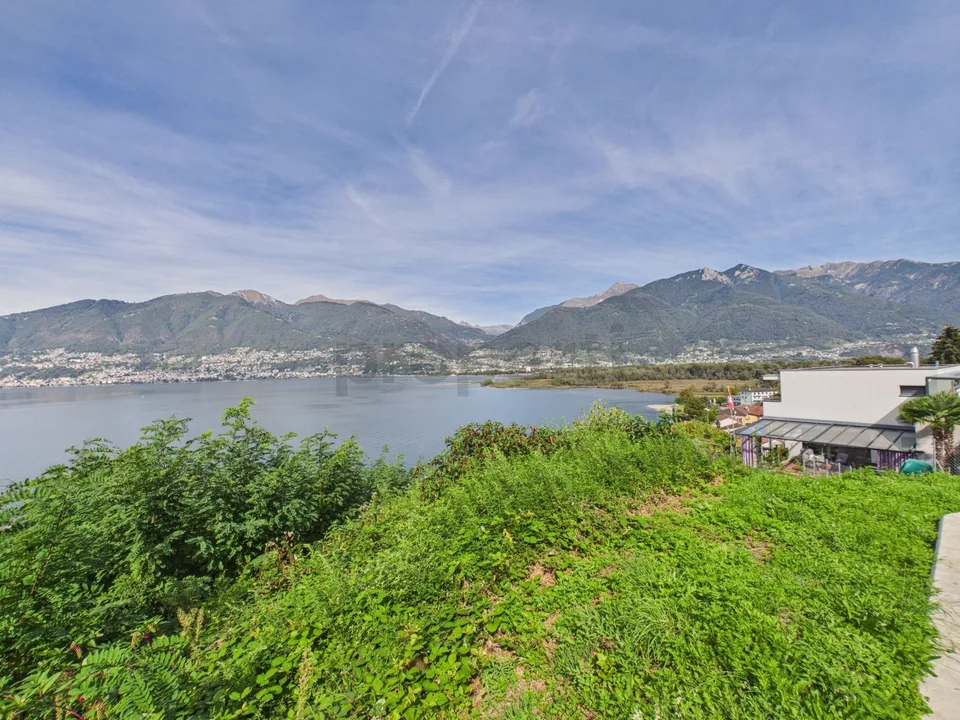 Building plot with panoramic view of Lake Maggiore and the mountains – photo 2 of 13