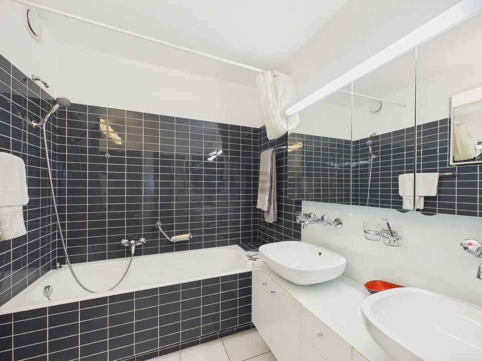 5.5 Zimmer Terrassenhaus mit unverbaubarer Seesicht in Meilen ZH – Foto 8 von 9