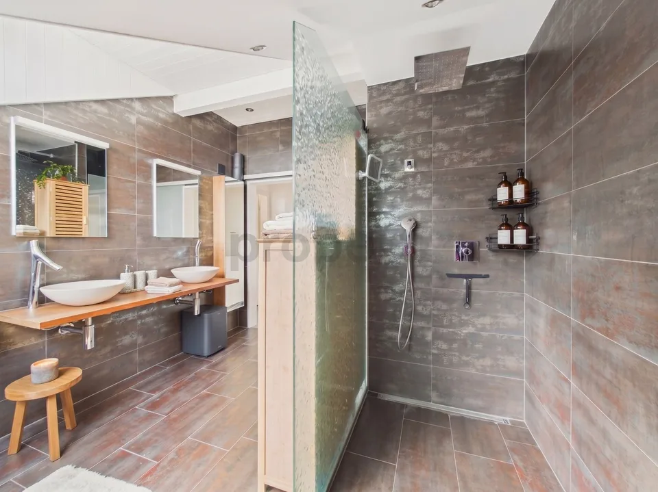 Lichtdurchflutete 143 m² Maisonette mit Seesicht, Kamin & grossen Hobbyräumen – photo 10 sur 13