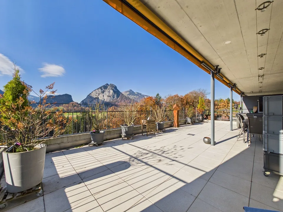 Riesige Panorama-Terrasse mit Bergsicht, Design-Küche mit Kochinsel... – Foto 4 von 11