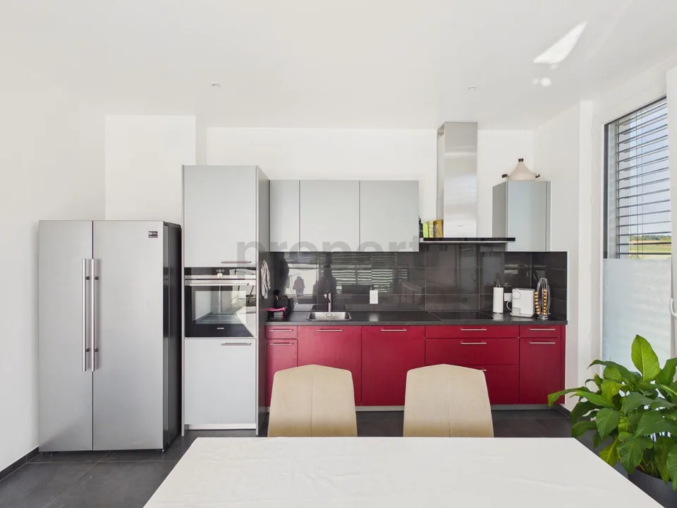 Panoramablick auf das Schloss und die Préalpes, Attika mit 3 m Deckenhöhe, Balkon 12 m² & Parkplatz inklusive! – Foto 4 von 9