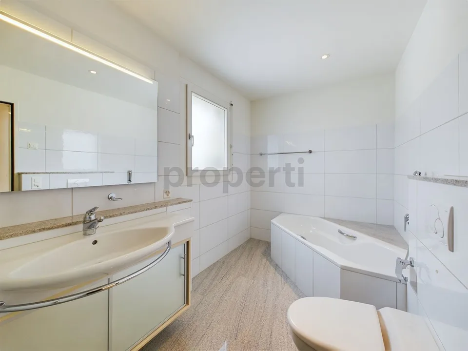 Balkon mit Wintergarten, Bergsicht & Umfassend Renoviert! – Foto 6 von 10