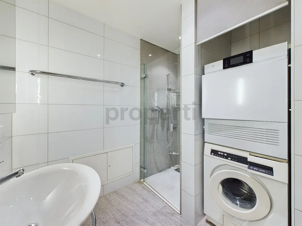 Balkon mit Wintergarten, Bergsicht & Umfassend Renoviert! – Foto 7 von 10