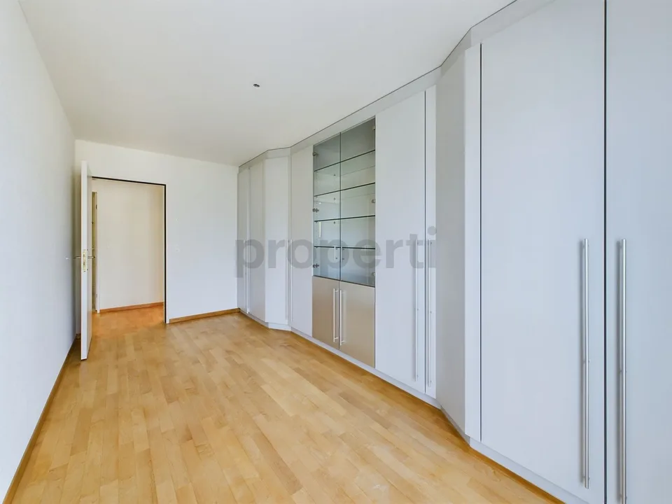 Balkon mit Wintergarten, Bergsicht & Umfassend Renoviert! – Foto 4 von 10