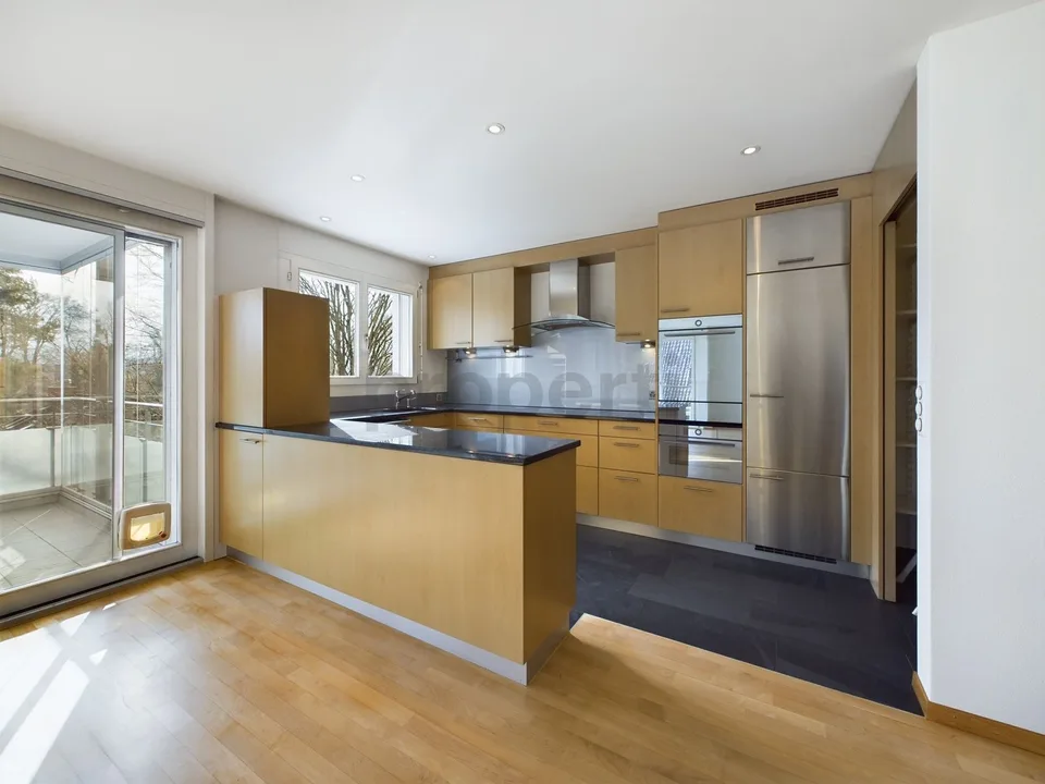 Balkon mit Wintergarten, Bergsicht & Umfassend Renoviert! – Foto 2 von 10