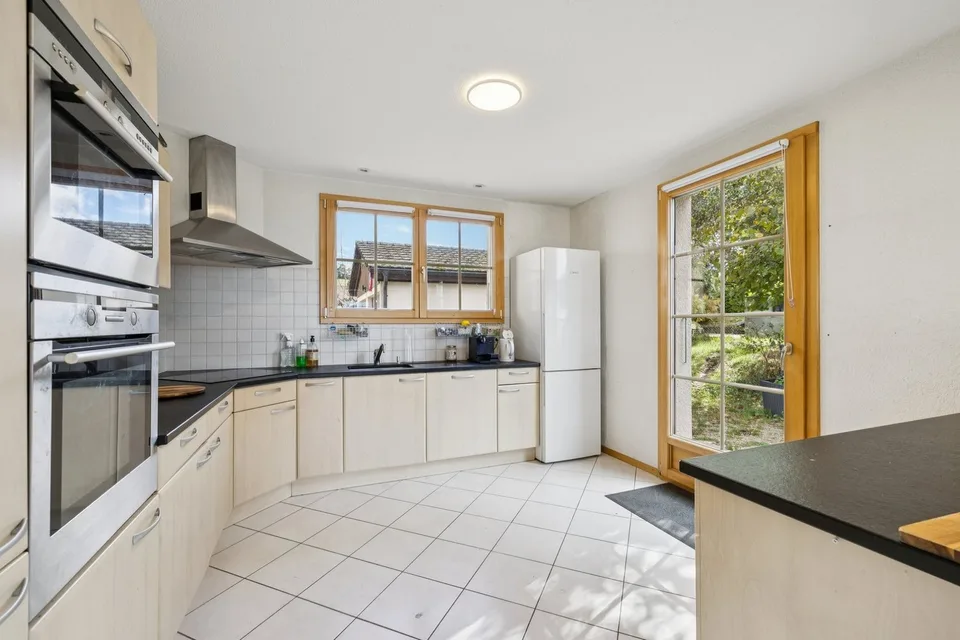 Maison individuelle de 5.5 pièces avec grand sous-sol et une parcelle – photo 3 sur 13