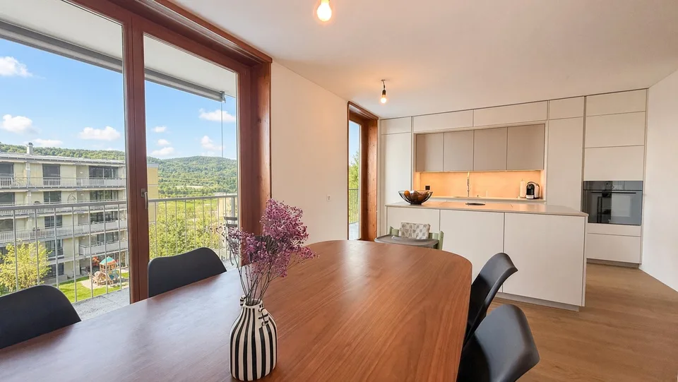 Appartamento di città stiloso 4 1/2 locali con 2 balconi e vista panoramica / happy living! – foto 4 di 11