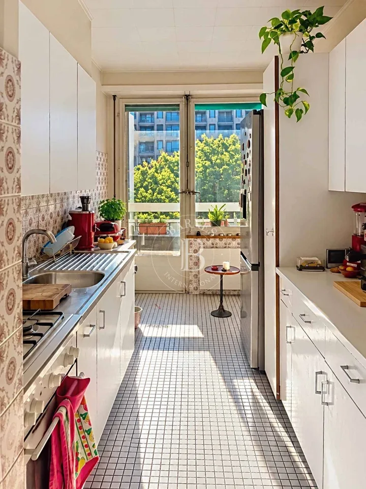 Schönes 4-Zimmer-Apartment in einer erhöhten Etage im Herzen von Champel – Foto 3 von 10