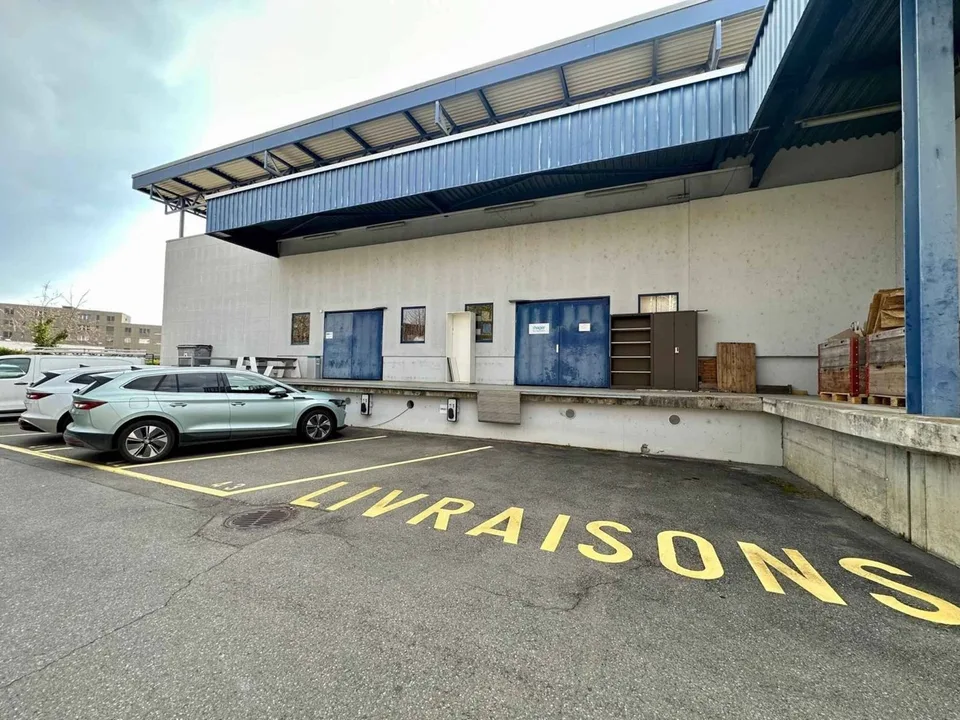 Local commercial, showroom, dépôt de 490 m2 à louer au Mont sur Lausanne – photo 8 sur 8