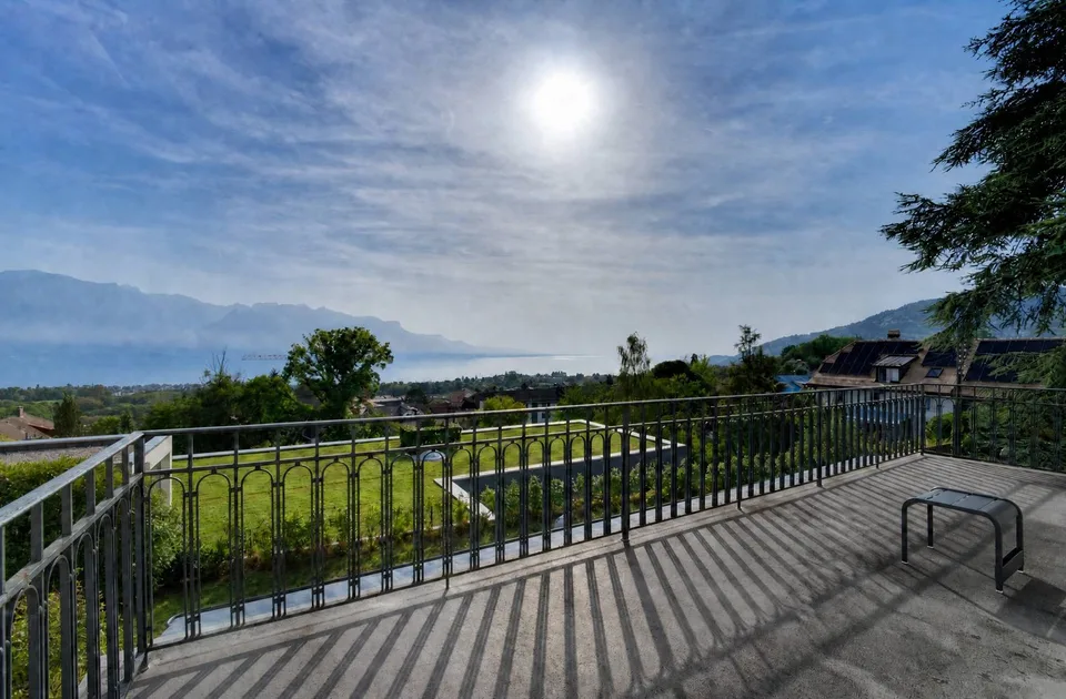 Casa padronale rinnovata con vista panoramica sul Lago di Ginevra – foto 10 di 10