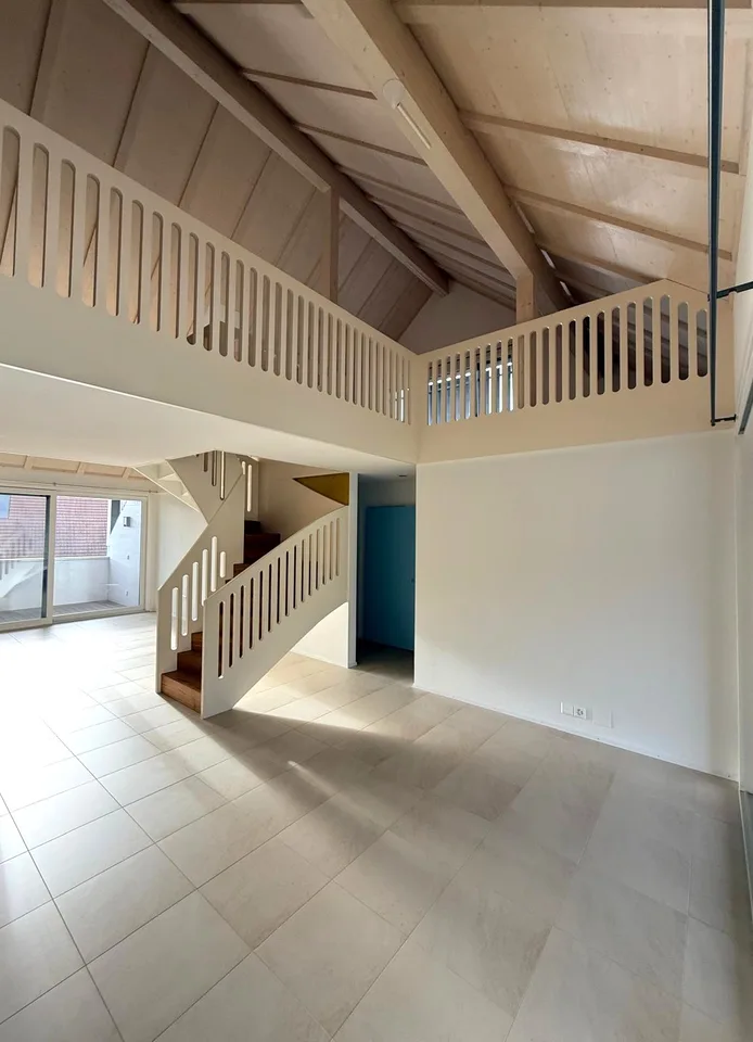 Helle 4.5-Zimmer-Wohnung mit zwei Balkonen und einer grosszügigen Galerie – Foto 6 von 22