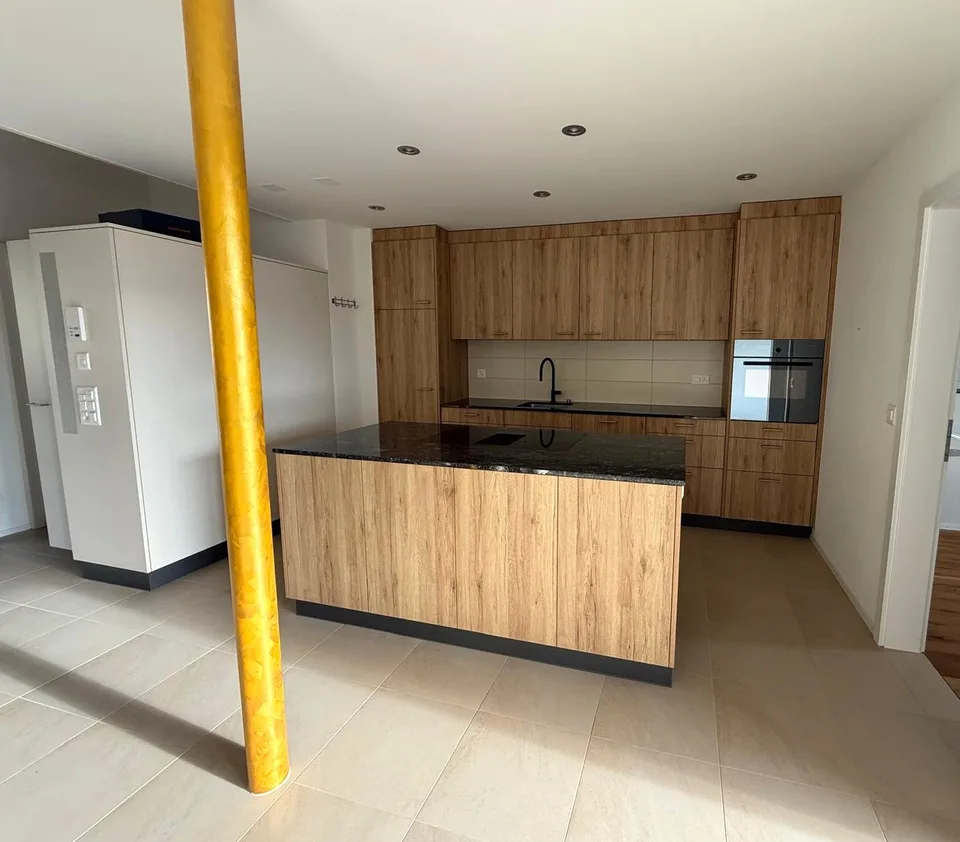 Helle 4.5-Zimmer-Wohnung mit zwei Balkonen und einer grosszügigen Galerie – Foto 2 von 22