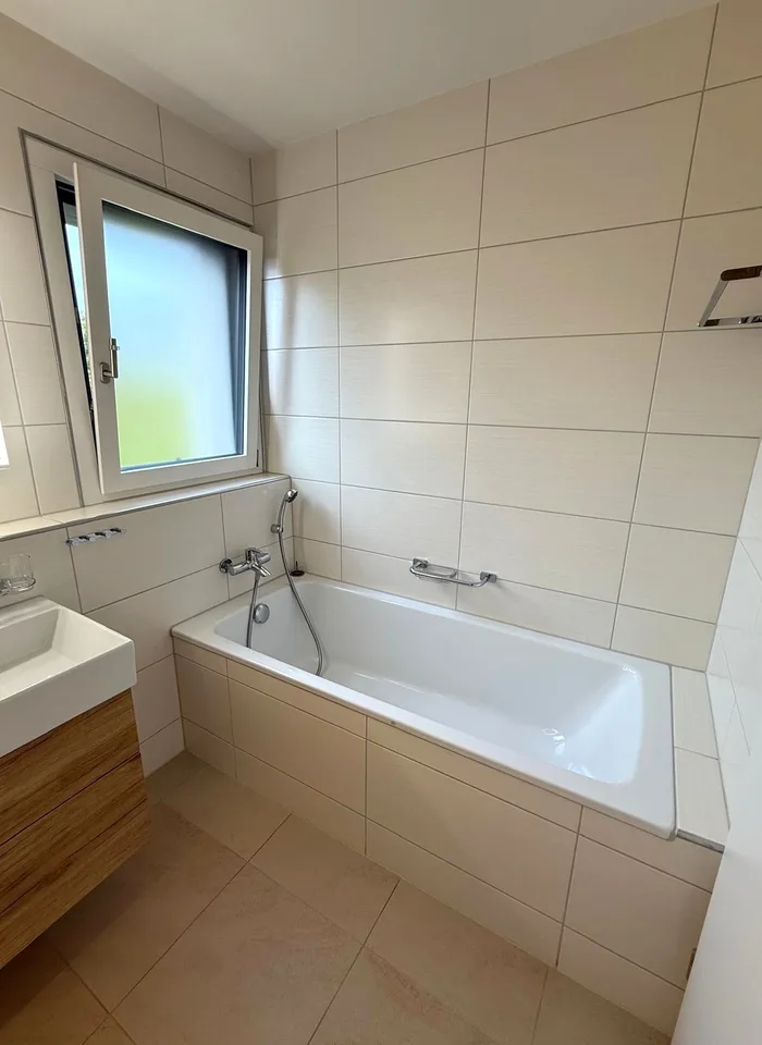 Helle 4.5-Zimmer-Wohnung mit zwei Balkonen und einer grosszügigen Galerie – Foto 13 von 22