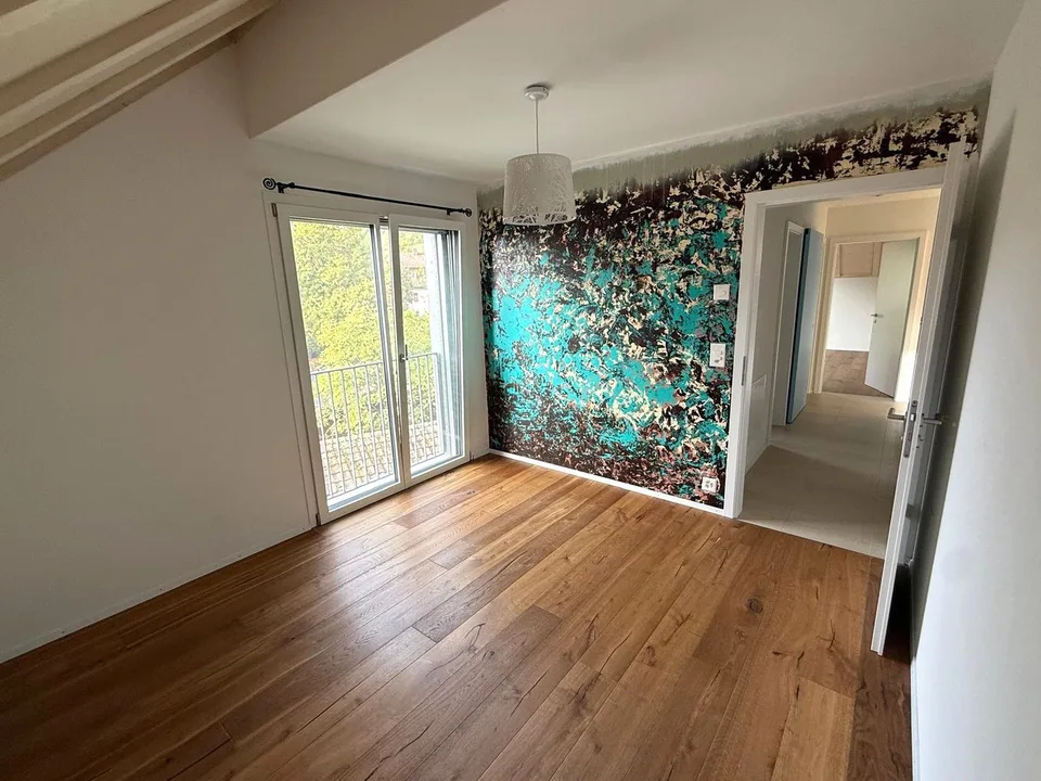 Helle 4.5-Zimmer-Wohnung mit zwei Balkonen und einer grosszügigen Galerie – Foto 14 von 22