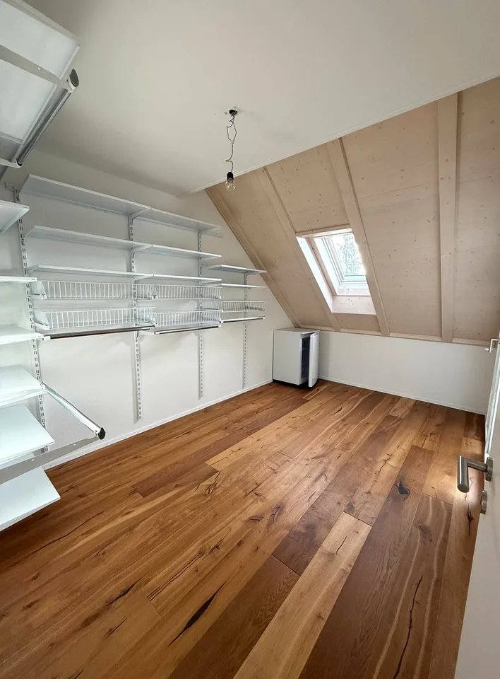 Helle 4.5-Zimmer-Wohnung mit zwei Balkonen und einer grosszügigen Galerie – Foto 17 von 22