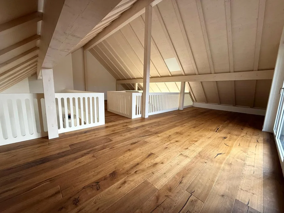 Helle 4.5-Zimmer-Wohnung mit zwei Balkonen und einer grosszügigen Galerie – Foto 18 von 22