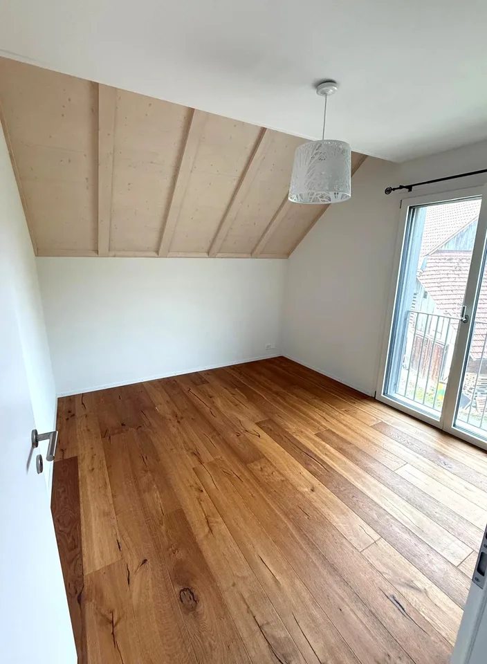 Helle 4.5-Zimmer-Wohnung mit zwei Balkonen und einer grosszügigen Galerie – Foto 15 von 22