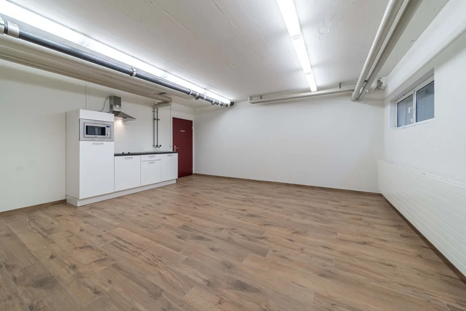 Locale ricreativo rinnovato con cucina e bagno a Zuchwil – foto 5 di 19