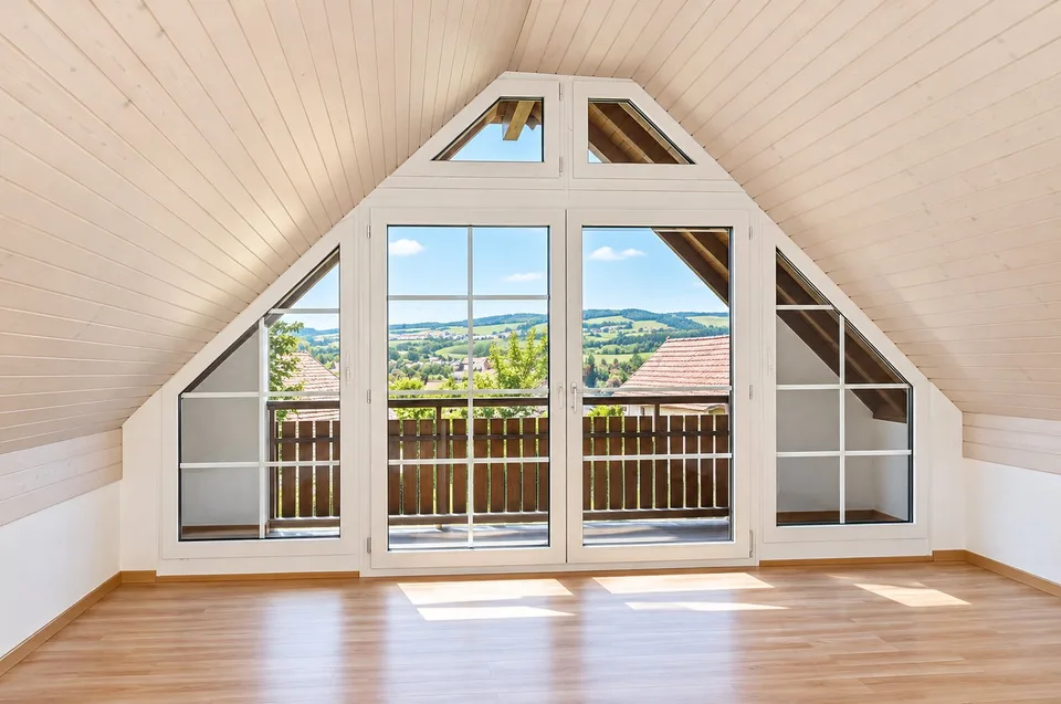 Charmante 2.5-Zimmer-Dachwohnung mit herrlichem Ausblick in Fischbach-Göslikon – Foto 3 von 6