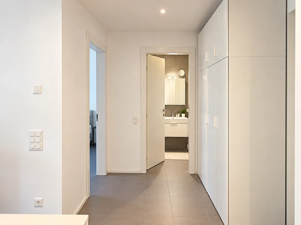 Moderne 2.5 Zimmer Wohnung mit Terrasse und Blick ins Grüne – Foto 7 von 7
