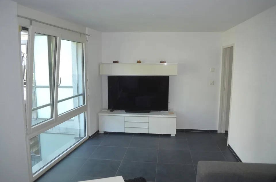 Moderne, lichtdurchflutete 3.5-Zimmer-Loft-Wohnung mit grosszügigem Balkon in Ostermundigen – Foto 5 von 13
