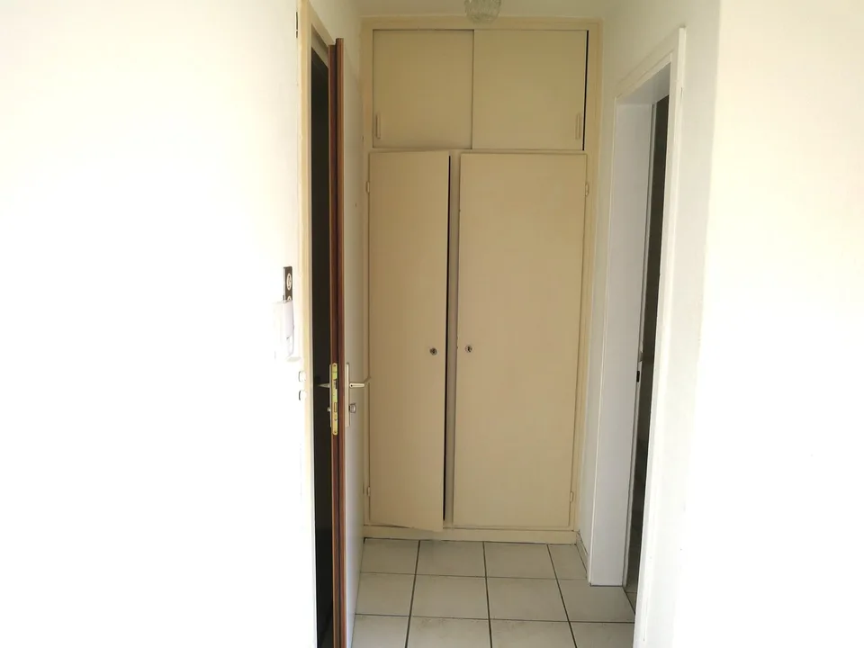 Charmantes 1-Zimmer-Apartment im 6. OG mit schöner Aussicht – St. Gallen – Foto 4 von 7