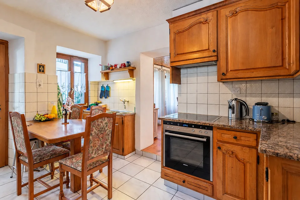 Casa di villaggio con granaio e giardino a Bex – foto 4 di 13