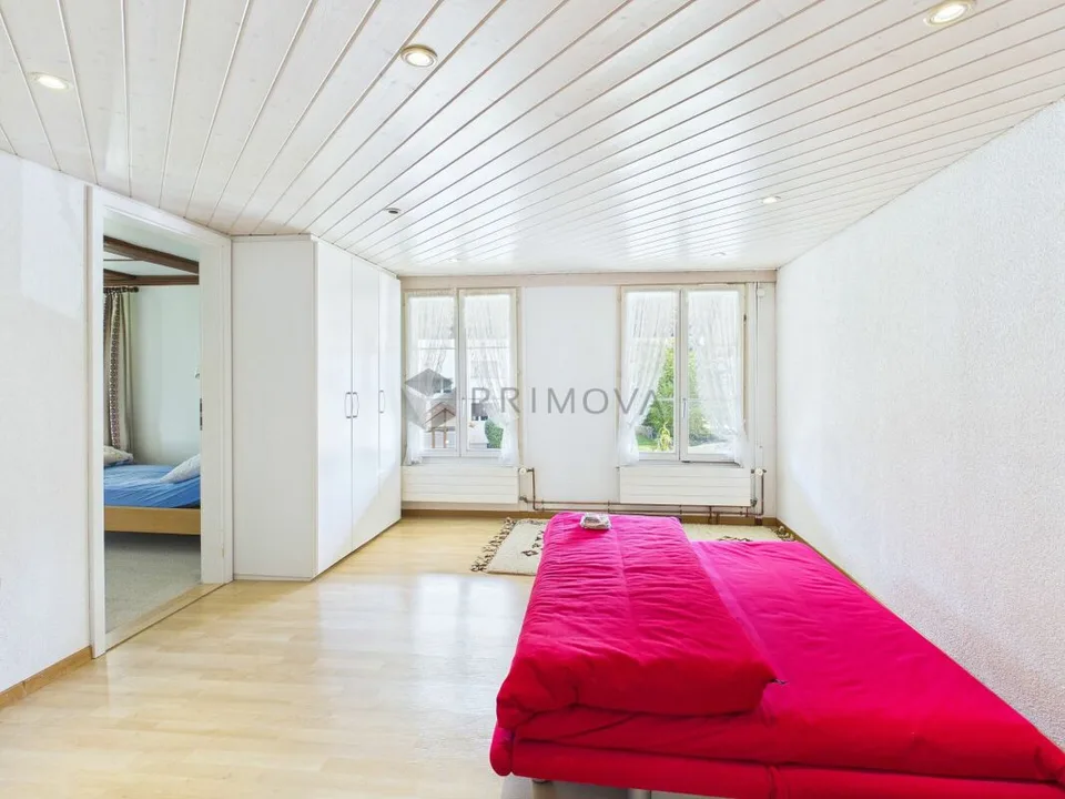 Maison de ferme bien entretenue avec grande réserve de terrain constructible dans la zone centrale du beau Seeland – photo 8 sur 18