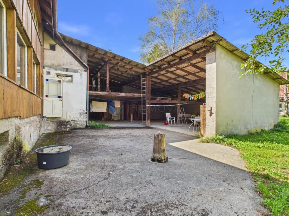 Maison de ferme bien entretenue avec grande réserve de terrain constructible dans la zone centrale du beau Seeland – photo 4 sur 18