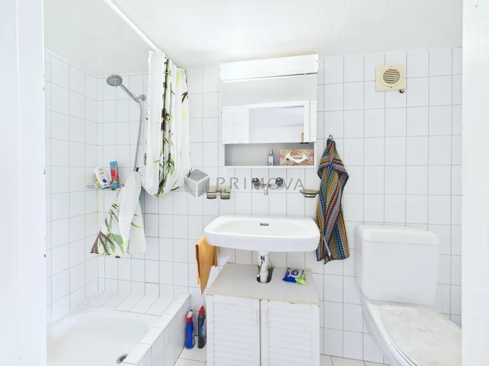 Maison de ferme bien entretenue avec grande réserve de terrain constructible dans la zone centrale du beau Seeland – photo 12 sur 18