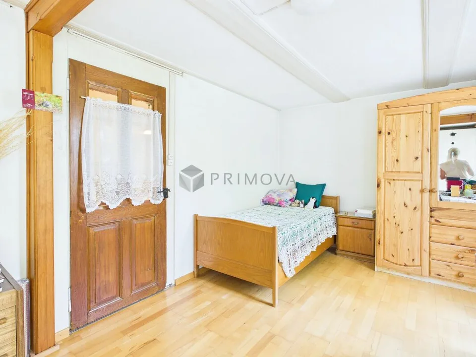 Maison de ferme bien entretenue avec grande réserve de terrain constructible dans la zone centrale du beau Seeland – photo 10 sur 18