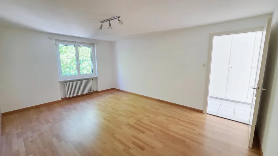 Casa residenziale e commerciale con 2 appartamenti e un salone di parrucchieri, rendita lorda 4,3% – foto 3 di 12