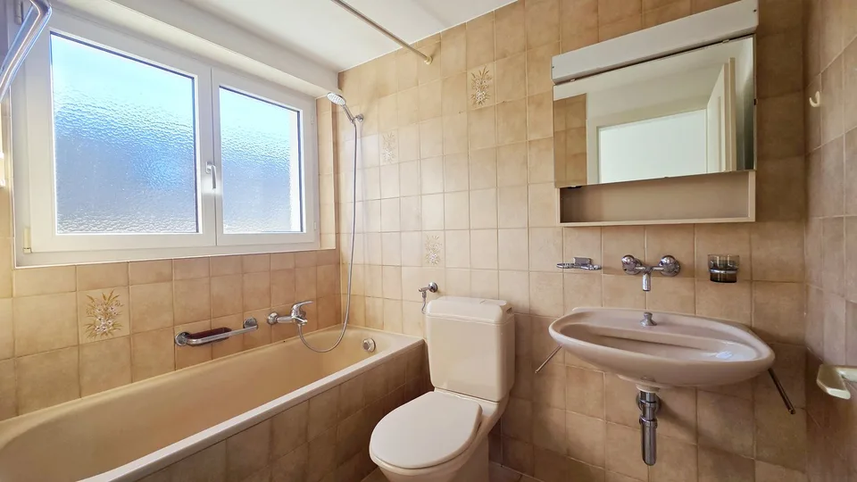 Casa residenziale e commerciale con 2 appartamenti e un salone di parrucchieri, rendita lorda 4,3% – foto 6 di 12