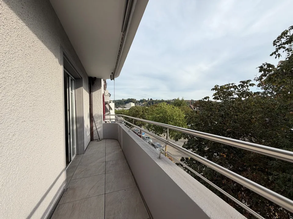 Bel appartement de 4.5 pièces rénové situé à Yverdon-les-Bains proche de la gare – photo 3 sur 13