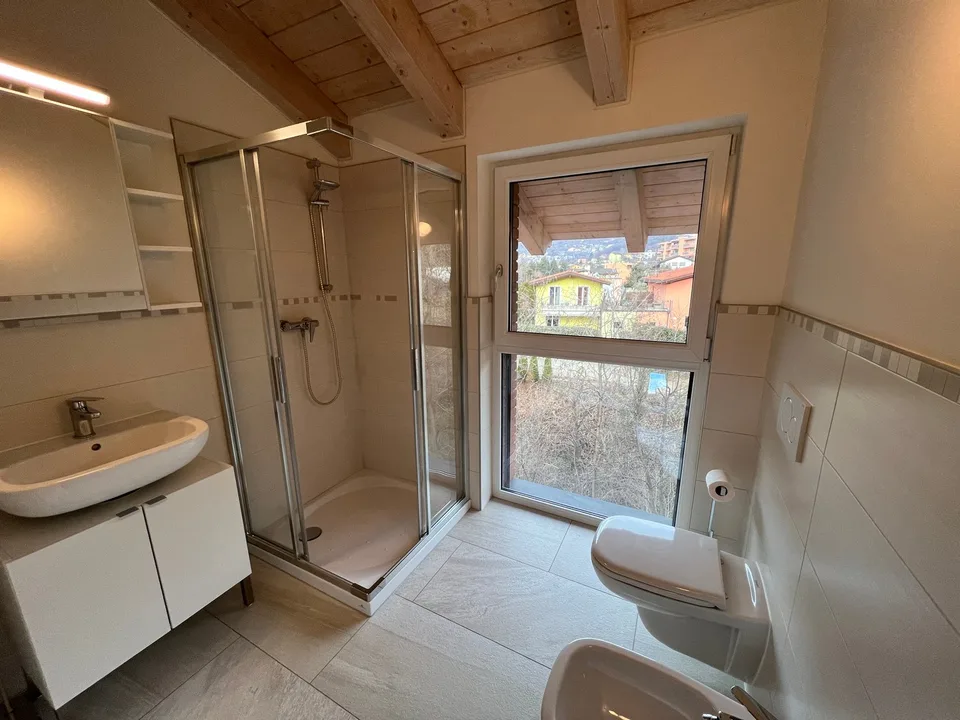 Moderne Dachwohnung mit Dachterrasse in Cadro zum Verkauf - PARKPLATZ – Foto 8 von 15