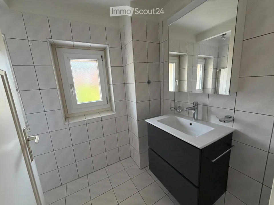 Vaumarcus: schöne 2.5-Zimmer-Wohnung, hell und renoviert. – Foto 3 von 5