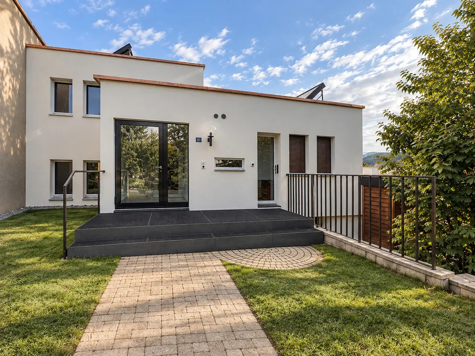 BULLE -- VILLA CONTIGUË RÉNOVÉE DE 6,5 PIÈCES AVEC JARDIN – photo 3 sur 13