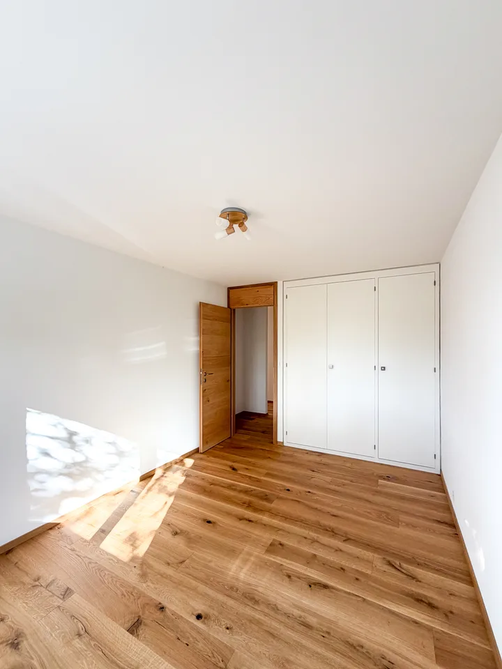 BULLE -- VILLA CONTIGUË RÉNOVÉE DE 6,5 PIÈCES AVEC JARDIN – photo 8 sur 13